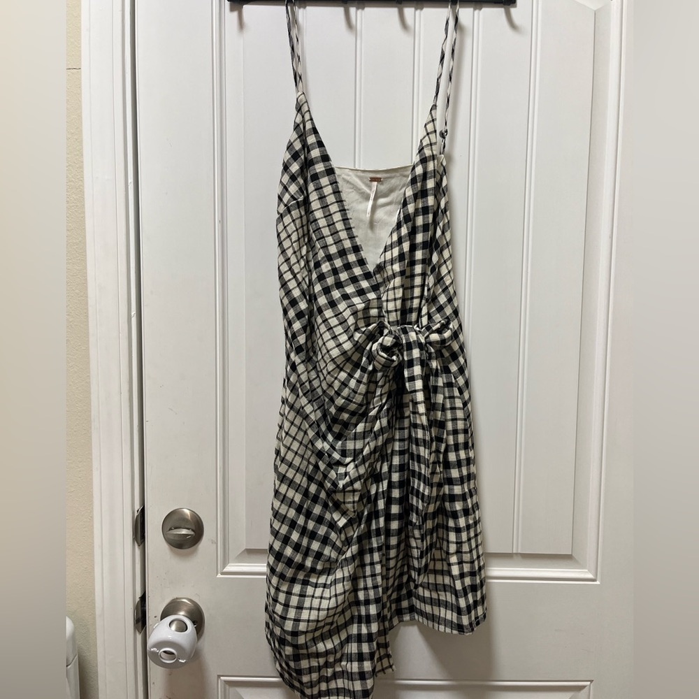 FREE PEOPLE NWT size 0 gingham black and cream wrap dress